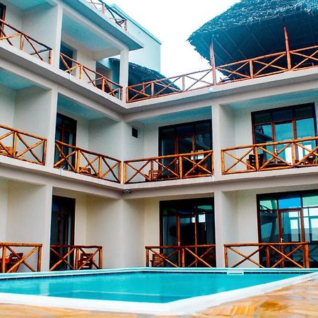 Ocean Breeze Hotel Нунгви Экстерьер фото