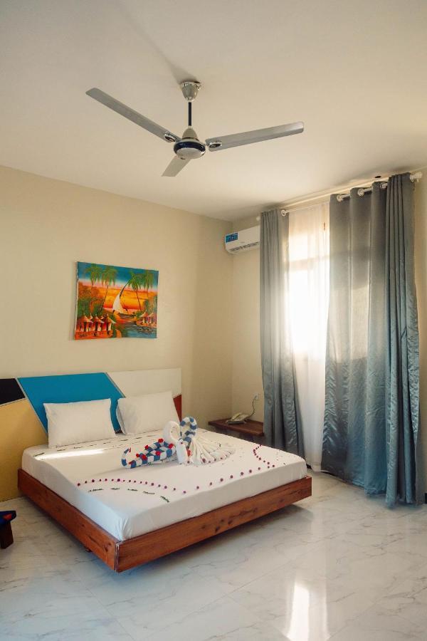 Ocean Breeze Hotel Нунгви Экстерьер фото