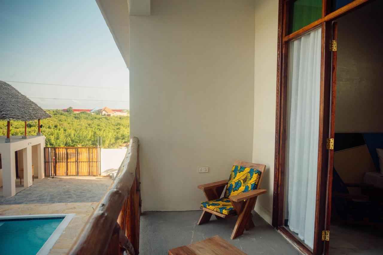 Ocean Breeze Hotel Нунгви Экстерьер фото