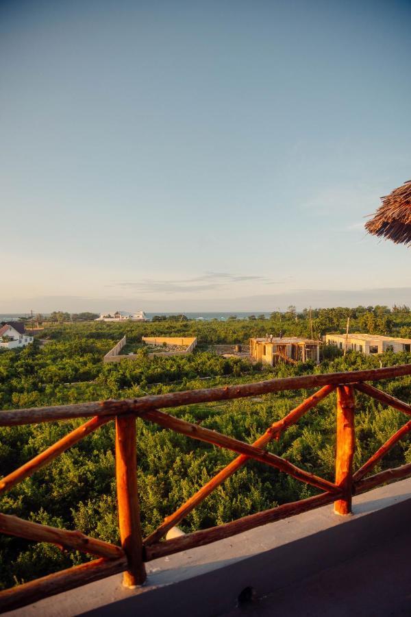 Ocean Breeze Hotel Нунгви Экстерьер фото