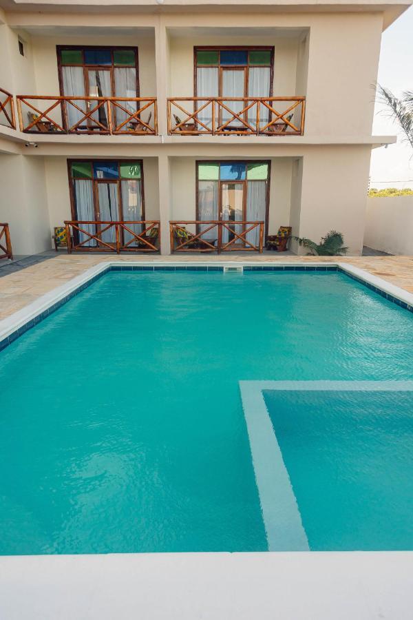 Ocean Breeze Hotel Нунгви Экстерьер фото