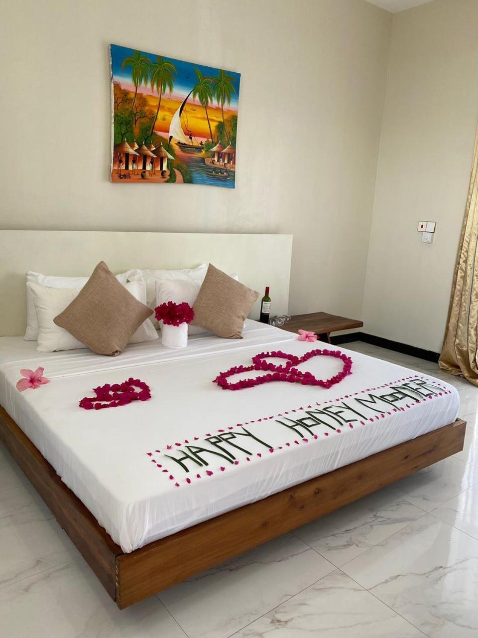 Ocean Breeze Hotel Нунгви Экстерьер фото